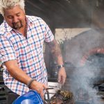 Food Network estreia novos episódios de série com Guy Fieri