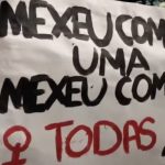 Mexeu Com Uma Uma