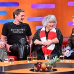 Graham Norton recebe Glenn Close e Alexander Skarsgård nesta sexta
